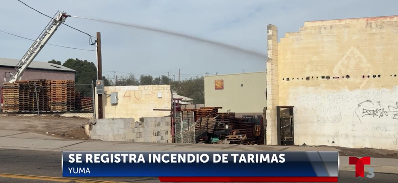  Se registra incendio de Tarimas en Yuma 