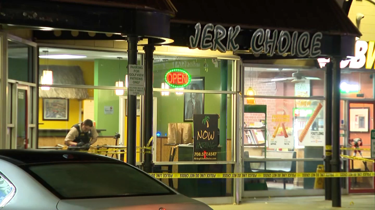  Several people stabbed at restaurant in south suburban Oak Forest 