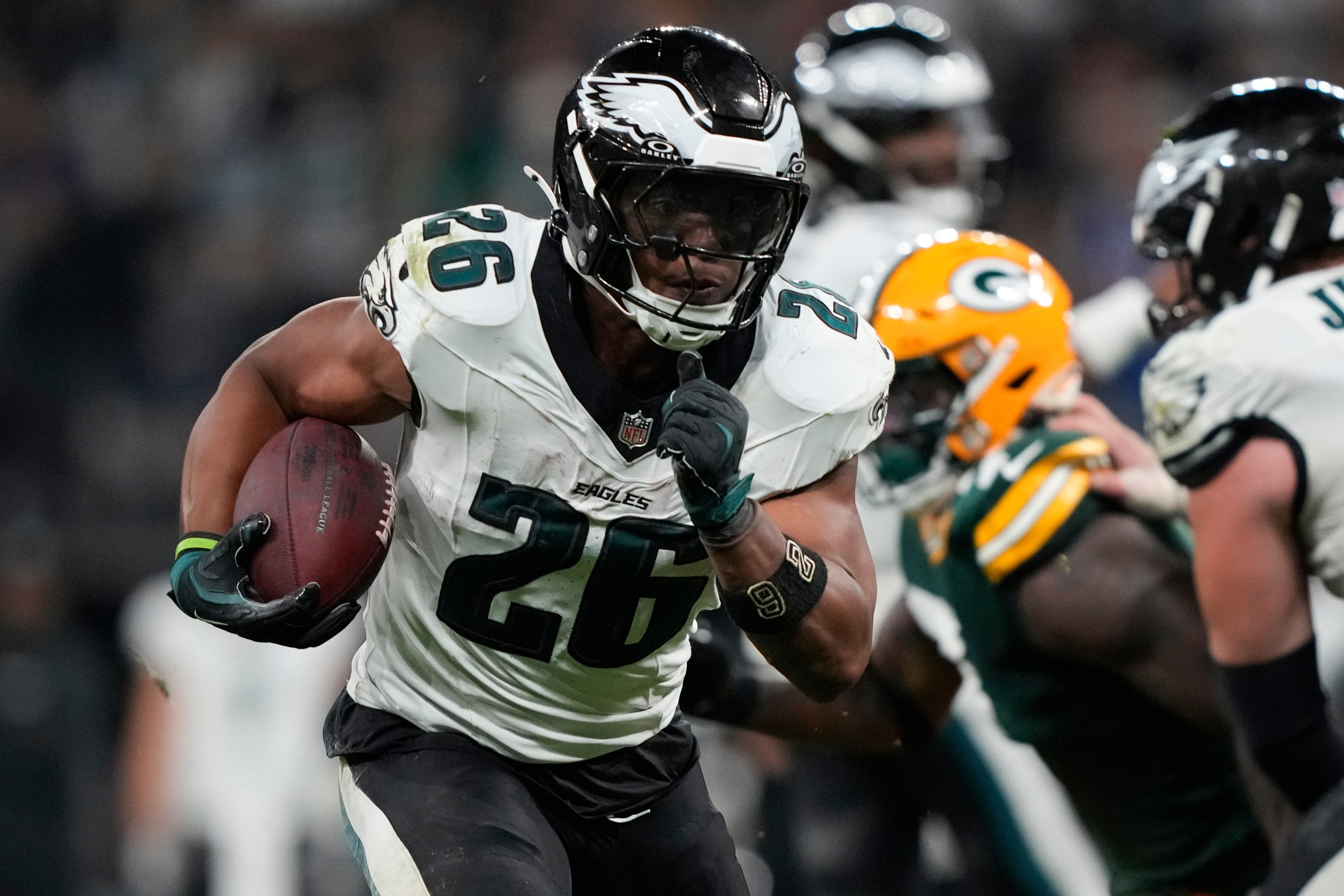  Eagles coach Nick Sirianni set to rest Saquon Barkley in finale and end chance at NFL rushing record 