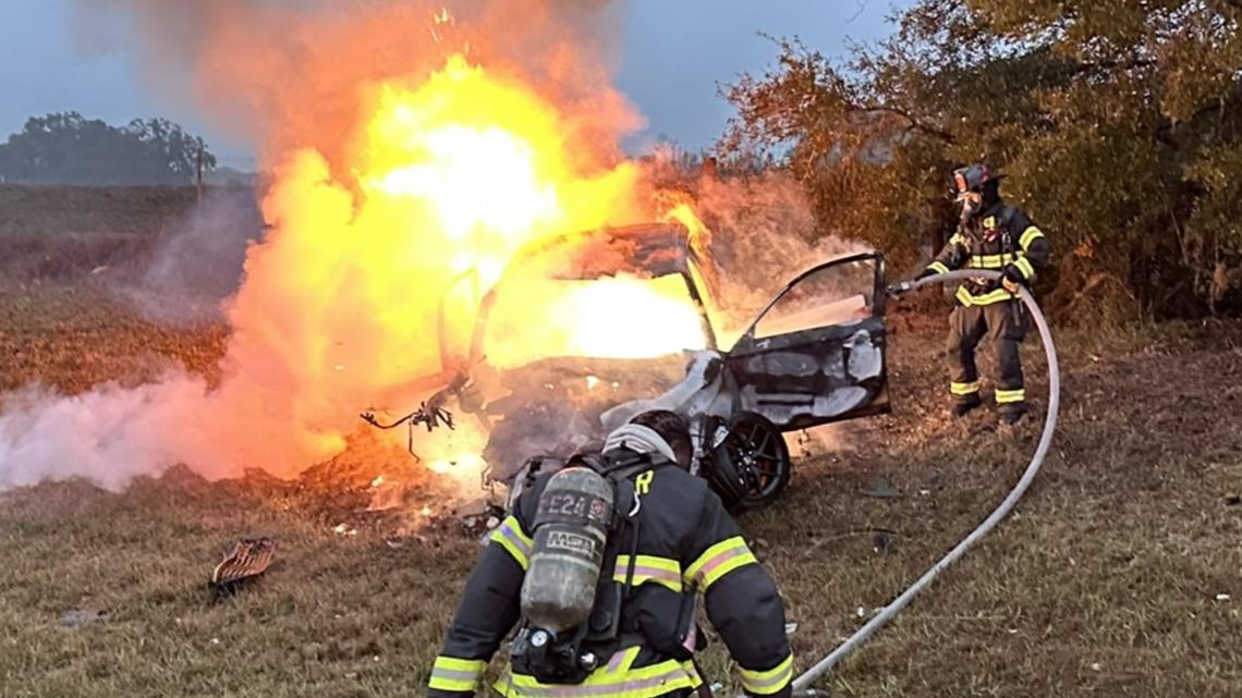  Off-duty Florida paramedic saves driver from burning car 