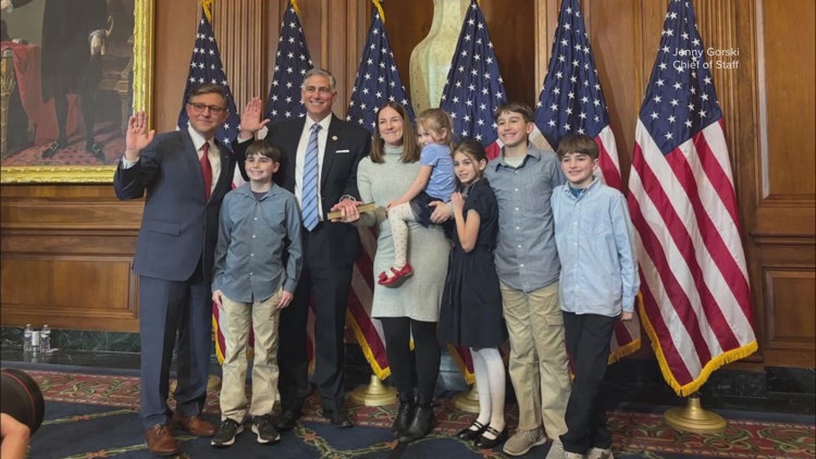  Michael Baumgartner officially sworn in as Eastern Washington's newest Congressman 