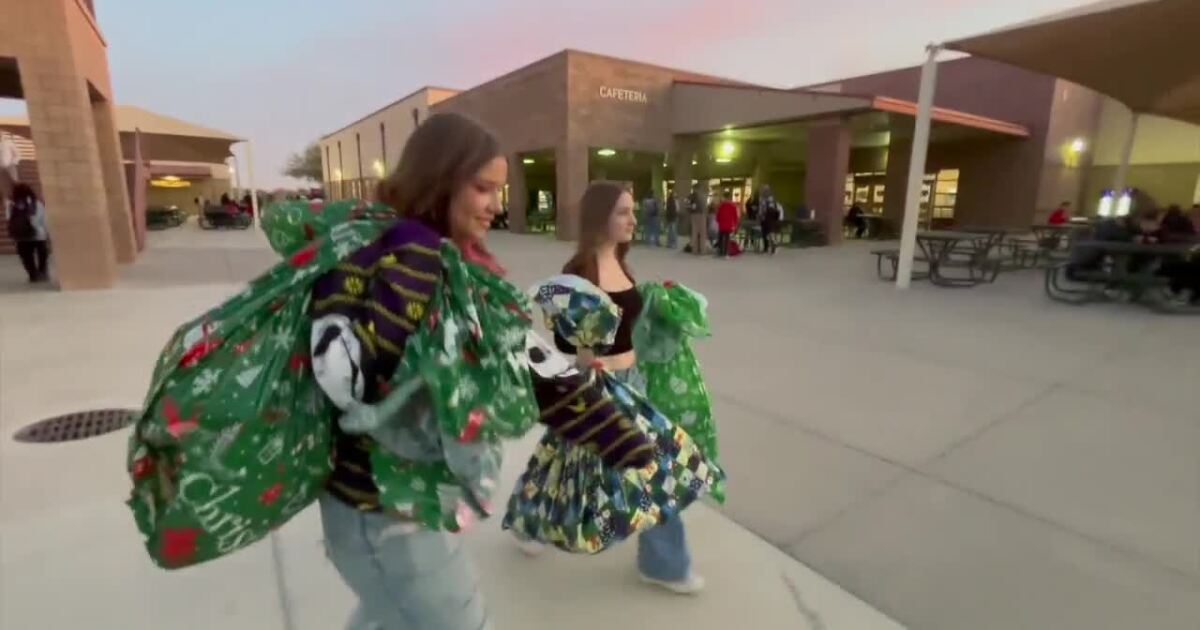  WATCH: Chandler high schoolers wrap holiday gifts for peers 