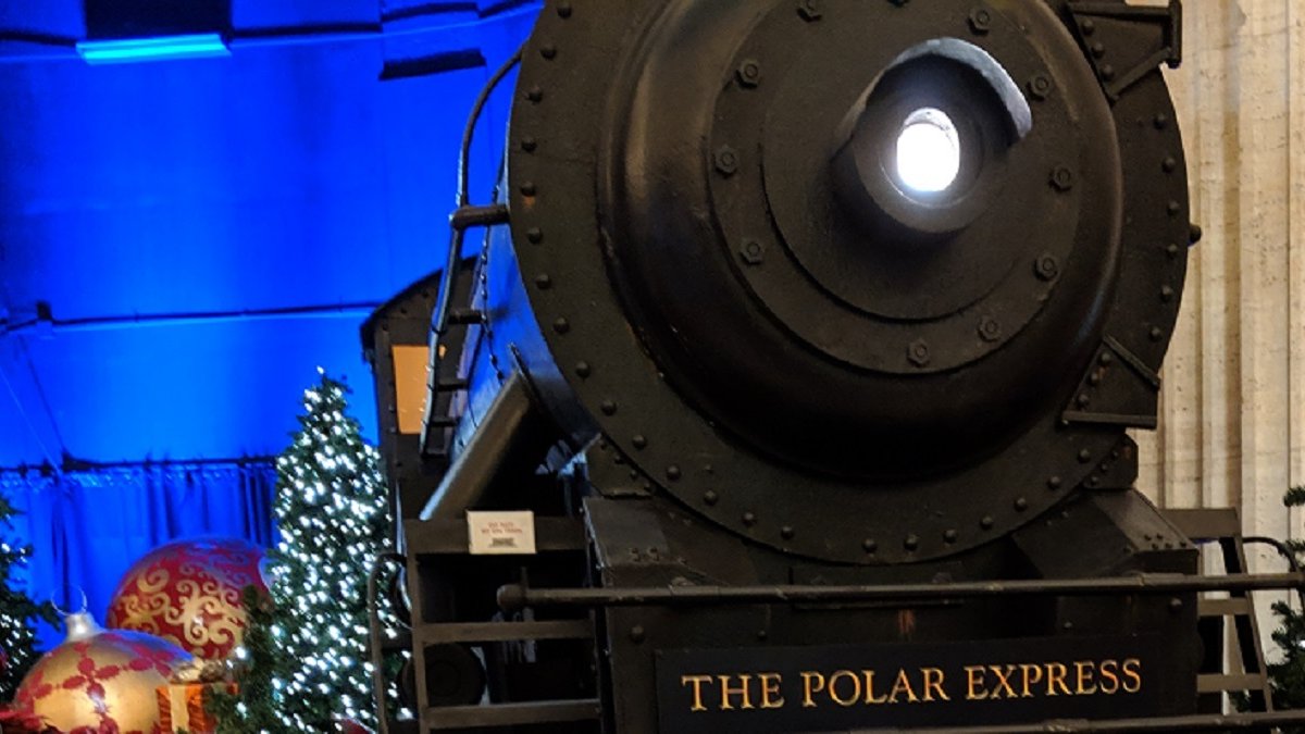   
																Chicago's Polar Express Train Ride Canceled for 2022 Winter Season 
															 