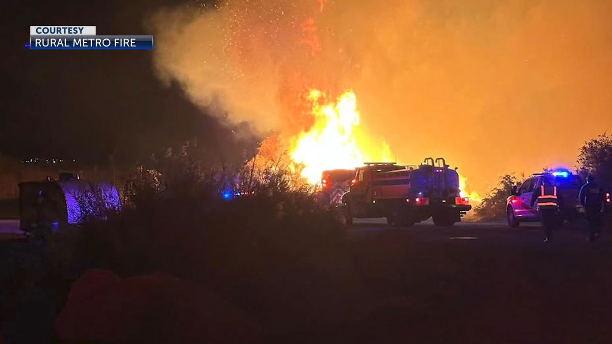  Rural Metro Fire battles brush fire near Mittry Lake 