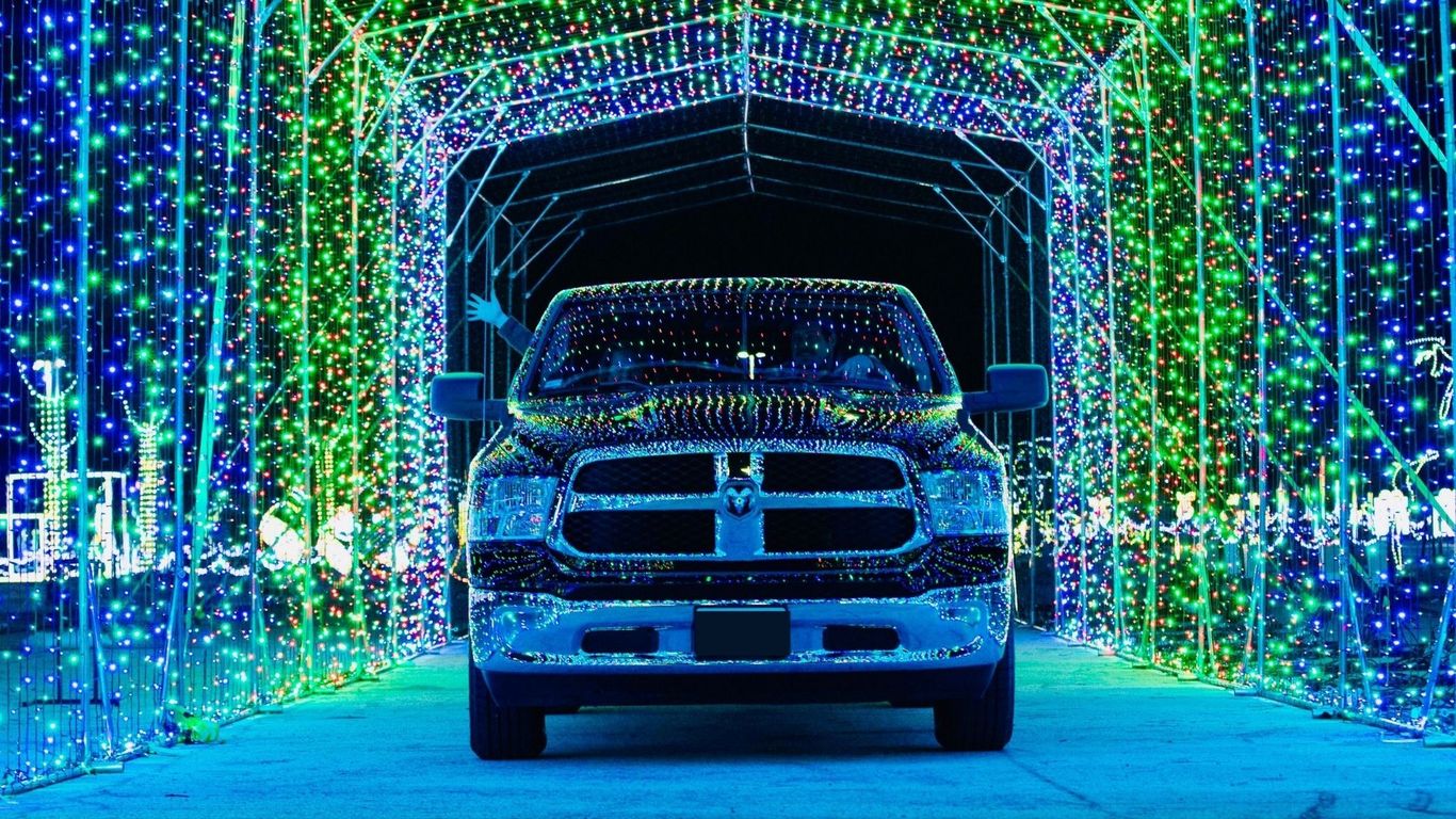  5 best Christmas light displays by car in Chicago 