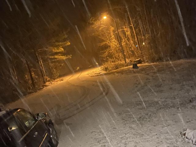  Photos: Snow falls across central NC Monday night❄️ 