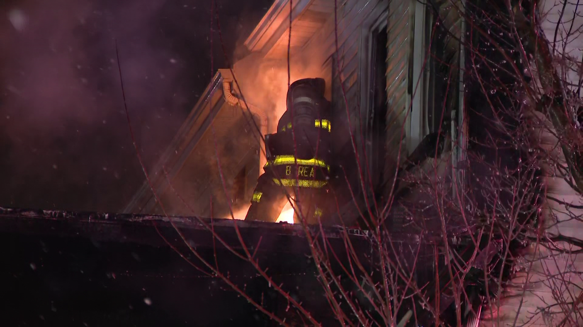  'I hope everybody's okay:' Fire breaks out inside of Pittsburgh home 