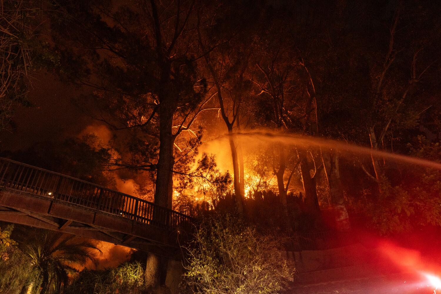  Firefighters make big gains battling Sunset fire, which forced evacuations in Hollywood 