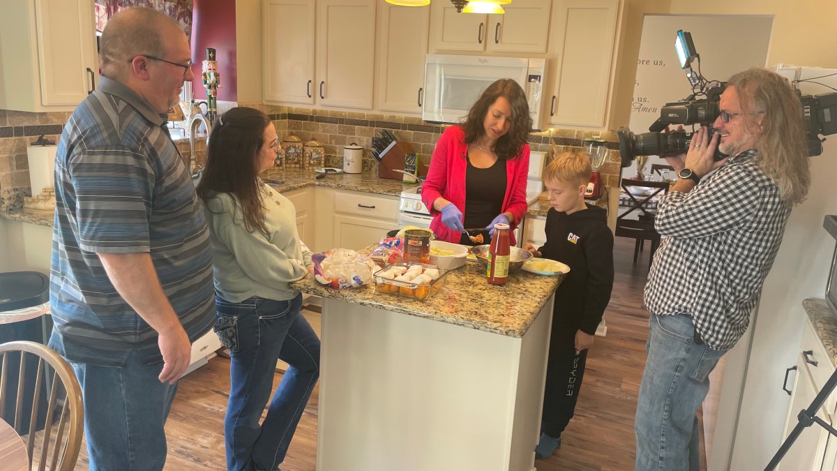   
																Ukrainian Family Celebrates Thanksgiving for First Time in the United States 
															 