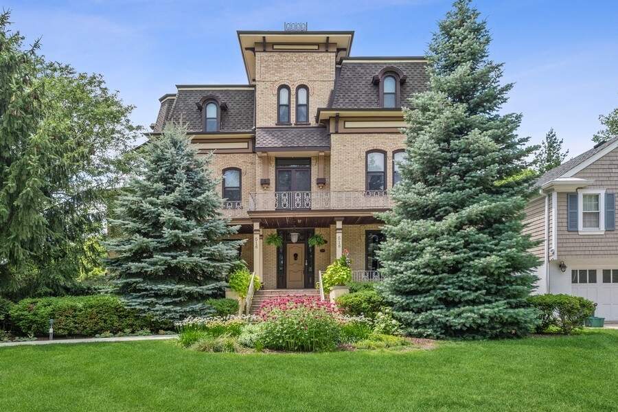  History hits the market in River Forest 