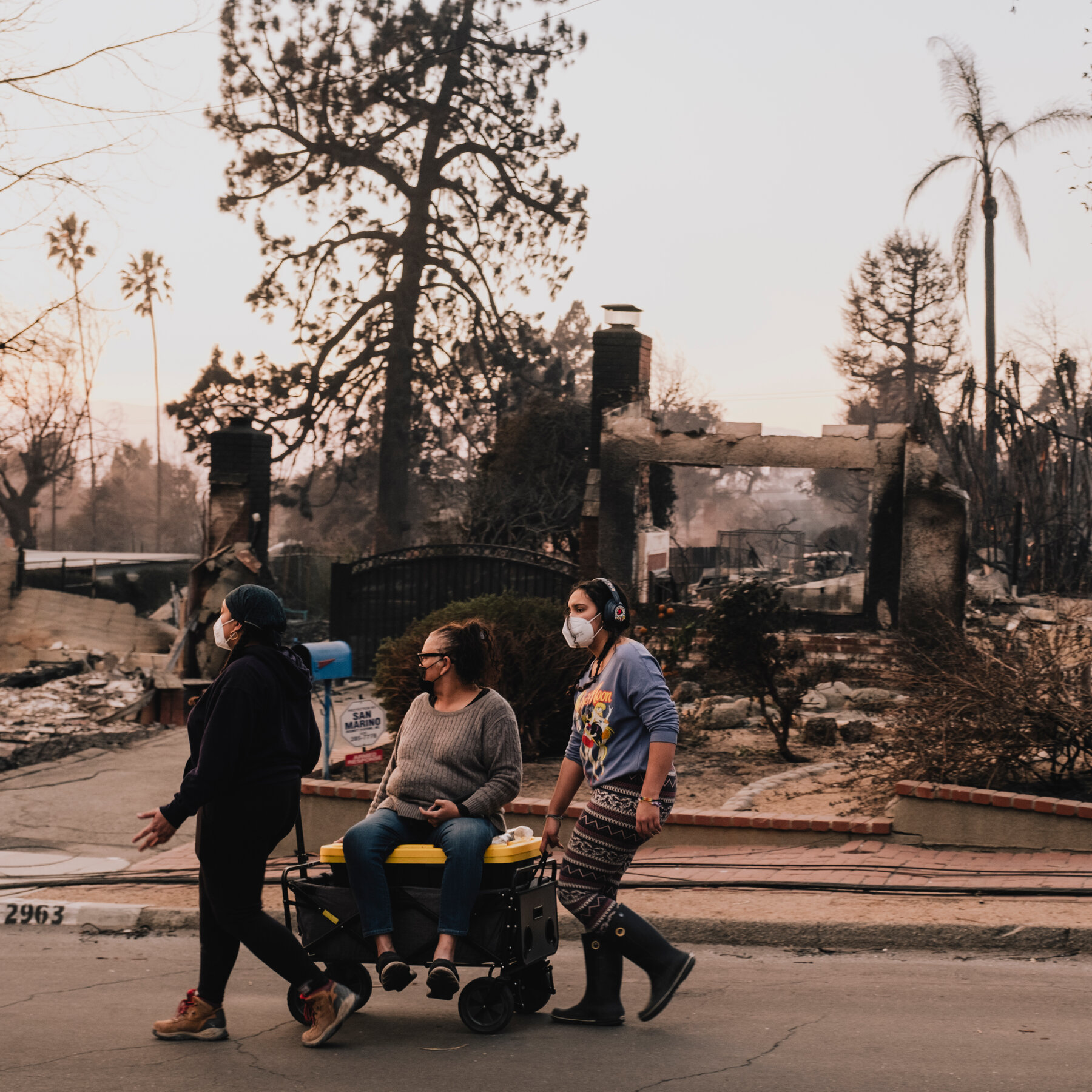  Eaton Fire Leaves Altadena Residents Returning to Devastation 