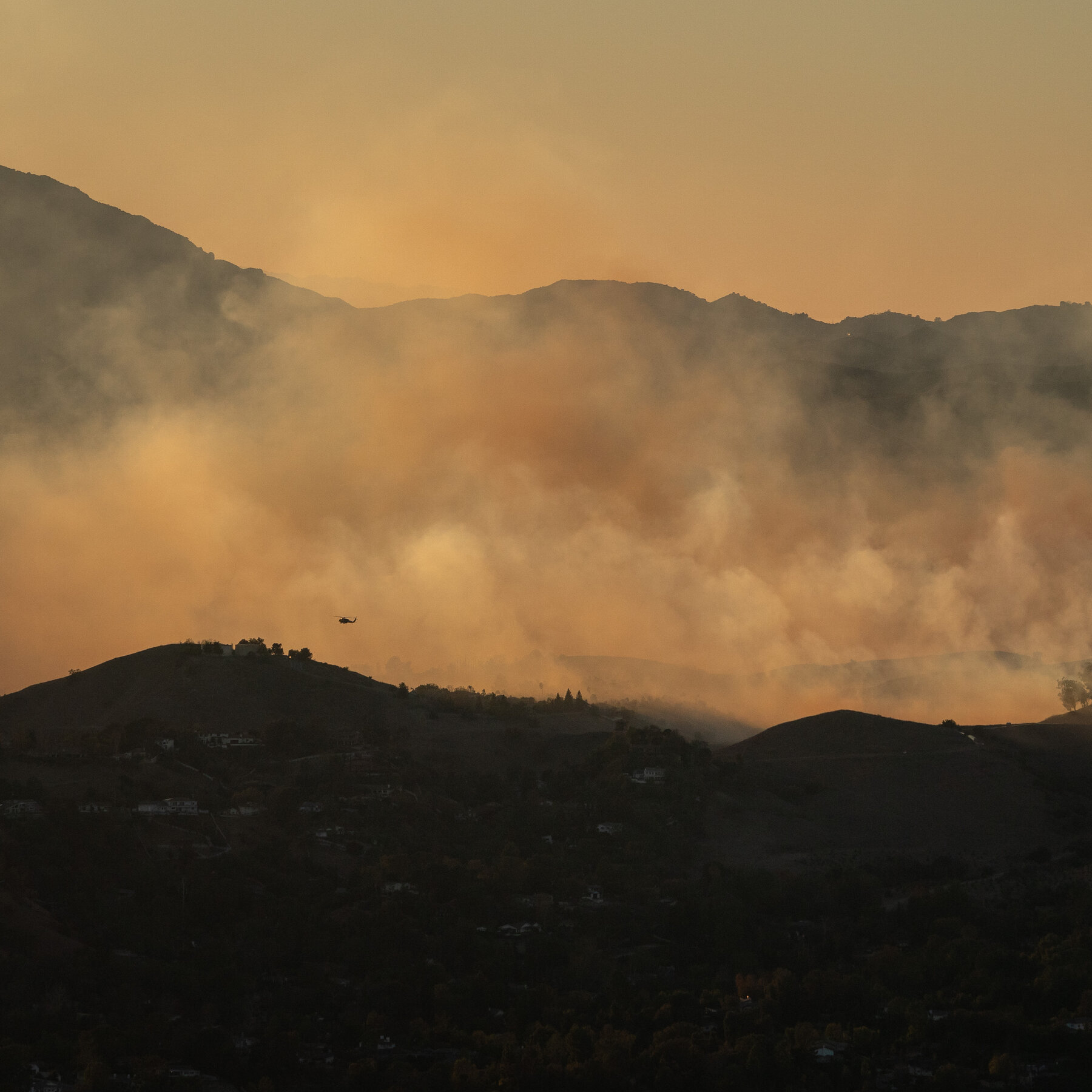  Kenneth Fire Expands Rapidly as Los Angeles Battles Windswept Storms 