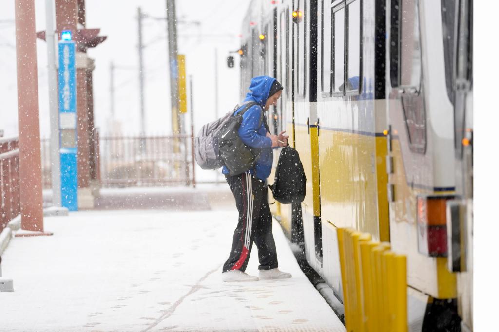  Winter storm plods into the Deep South, prompting states of emergency and school closures 