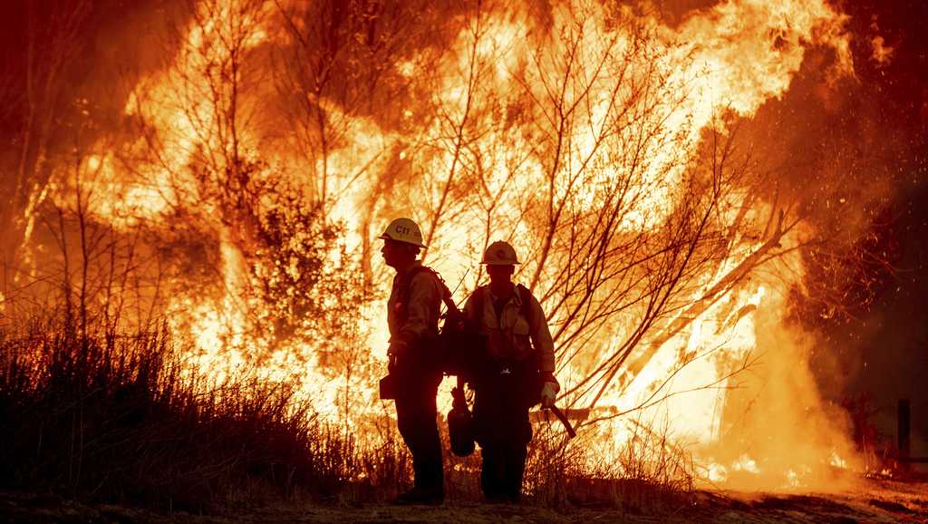  Unprecedented wildfires wreak havoc on Los Angeles area 