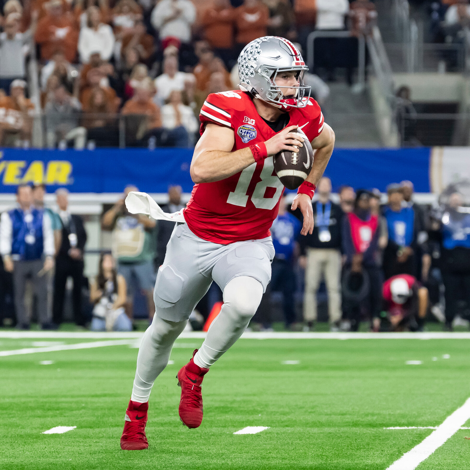  A First Look at the National Title Game Between Notre Dame and Ohio State 