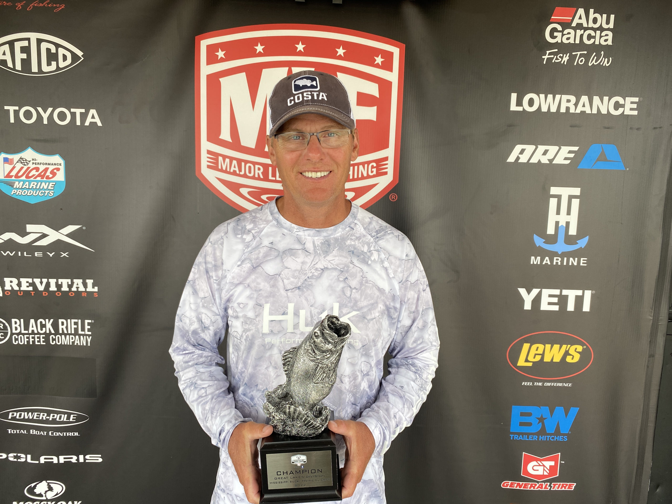   
																Illinois’ Feldermann Wins Phoenix Bass Fishing League Event on the Mississippi River 
															 
