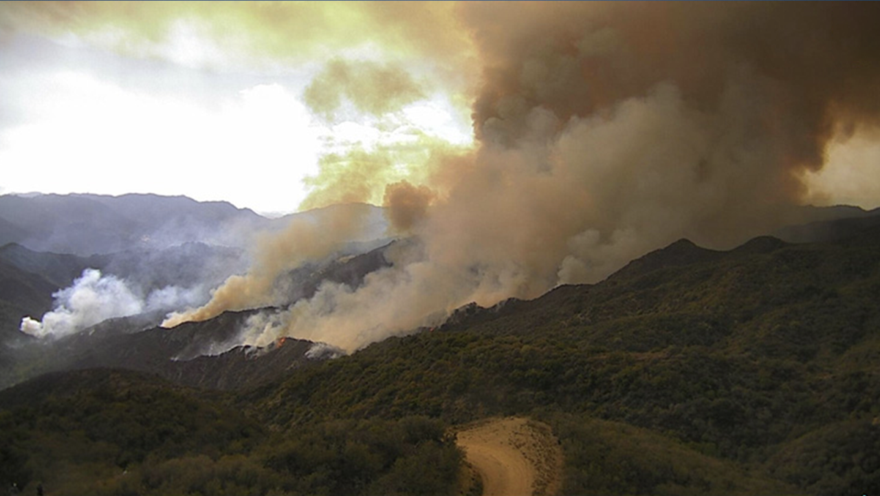  Southern California Residents Face Unprecedented Fires and Power Shut-offs Due to Santa Ana Winds 