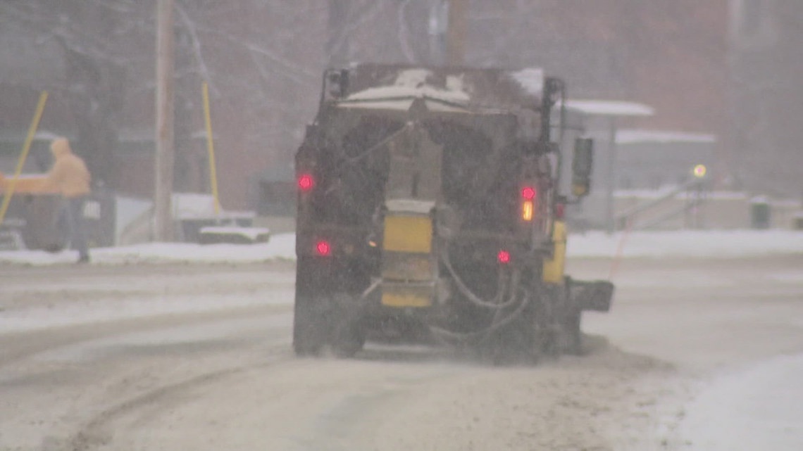  Snow falls across Charlotte area as winter storm blankets Carolinas 