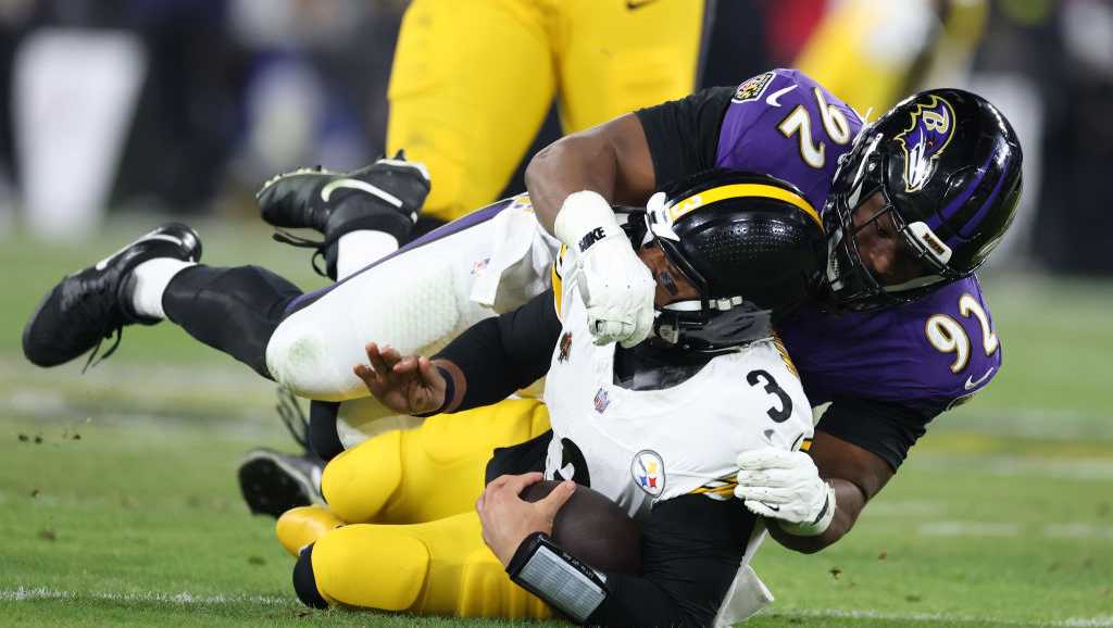  Ravens hold of Steelers in second half 28-14, advance in NFL playoffs 