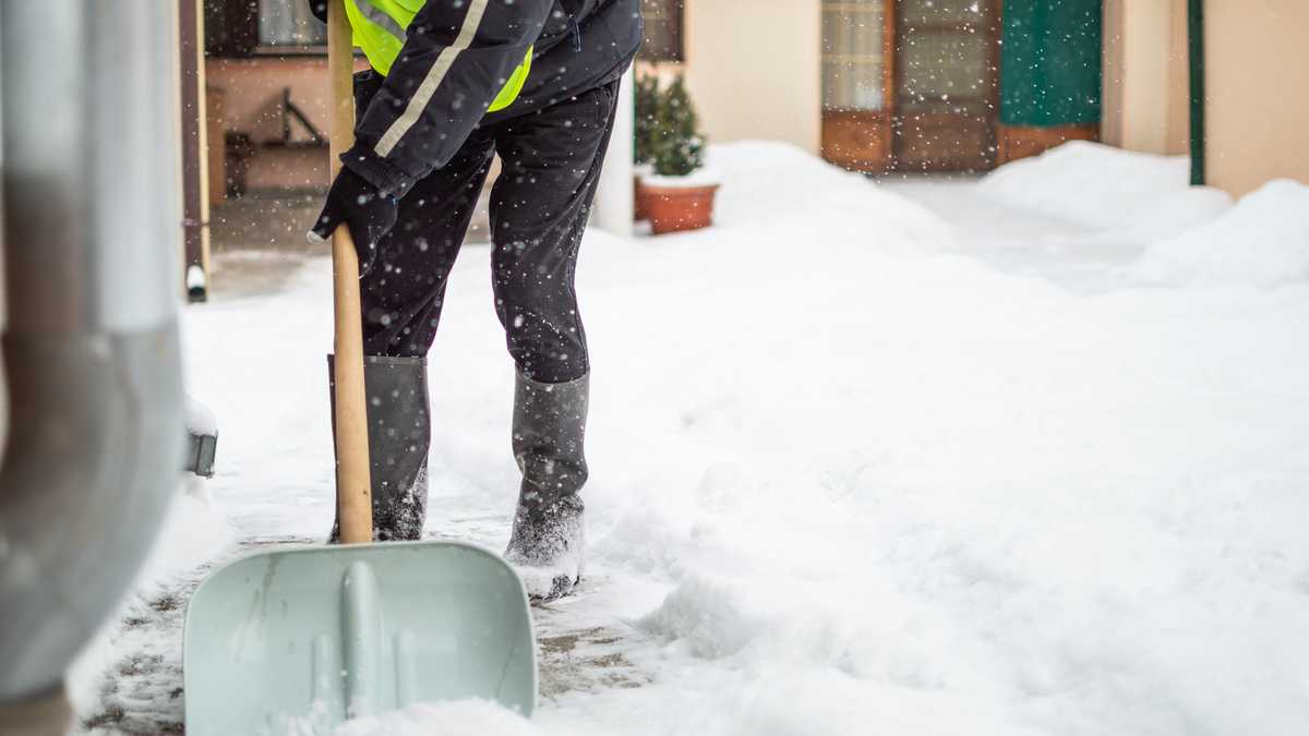   Here's the age when shoveling snow becomes 'very dangerous' 