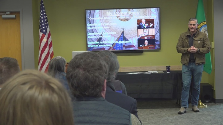  Congressman Michael Baumgartner encourages open dialogue during town hall in Spokane 