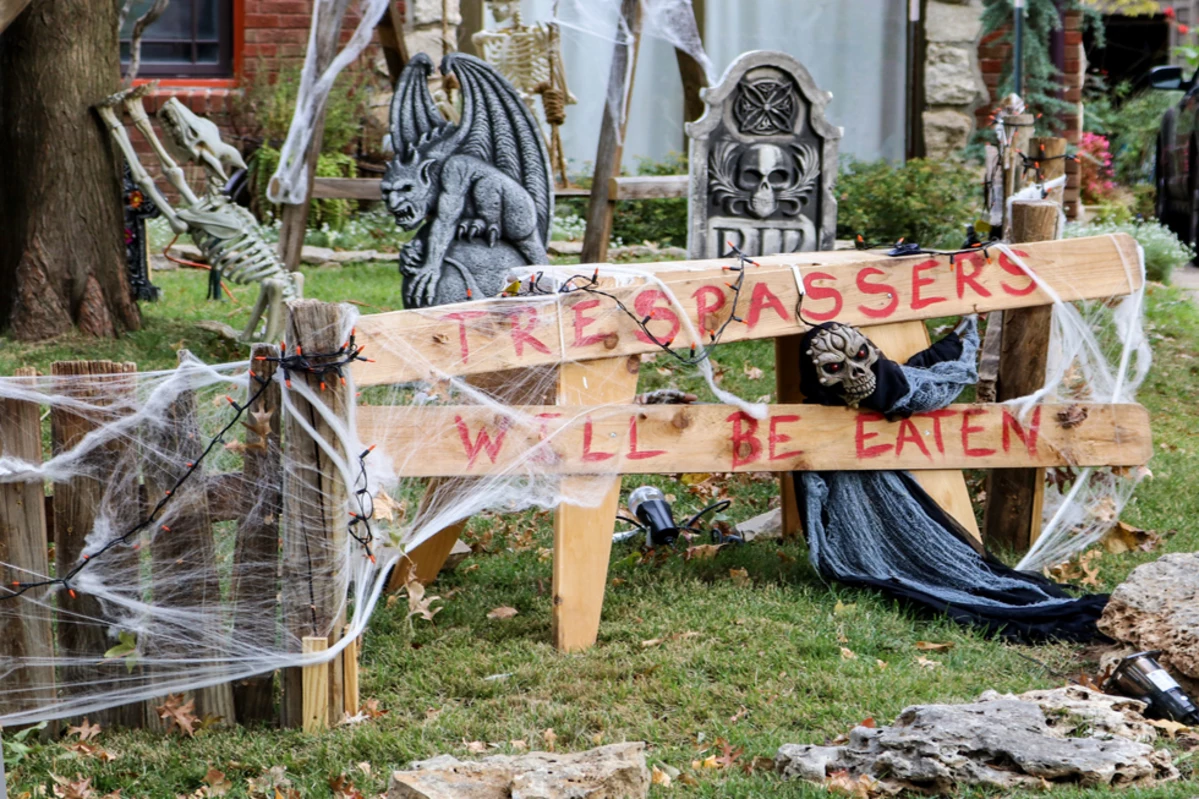  Illinois Halloween Display Is One For The Ages! 