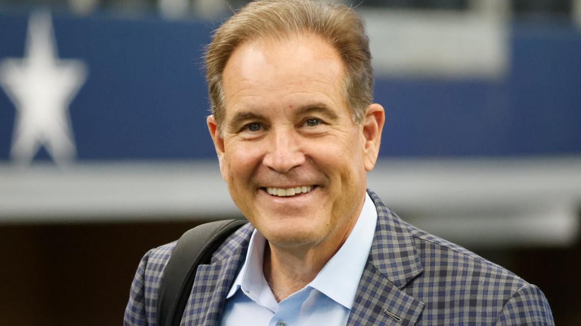  CBS' Jim Nantz will reach a rare broadcasting milestone when he calls his 500th NFL game Sunday 