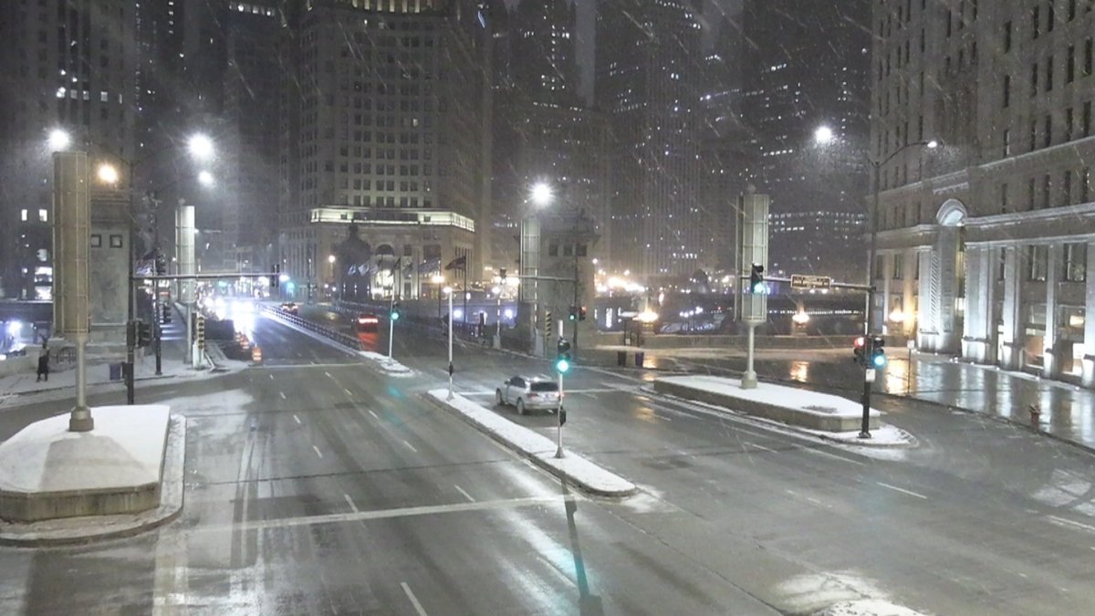  Chicago weather: ‘Quick hit' of snow could cause slick, slippery road conditions for morning commute 