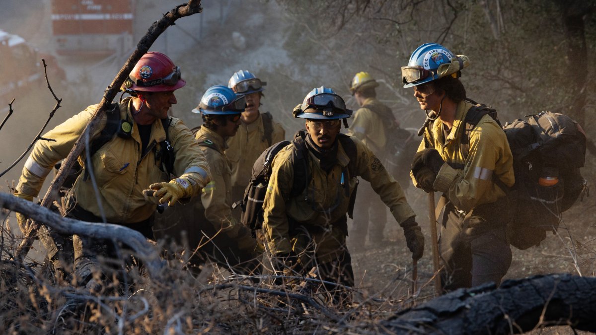  Live updates: LA braces for extreme winds as disastrous fires still burn 