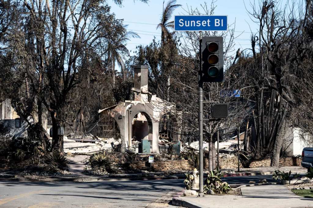  Palisades, Eaton fires held in check as crews prep for challenges with winds 