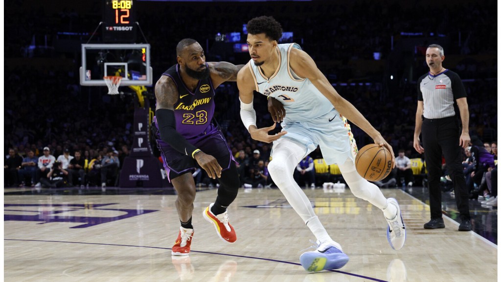  Lakers blown out by Spurs in 1st game back after wildfire postponements 