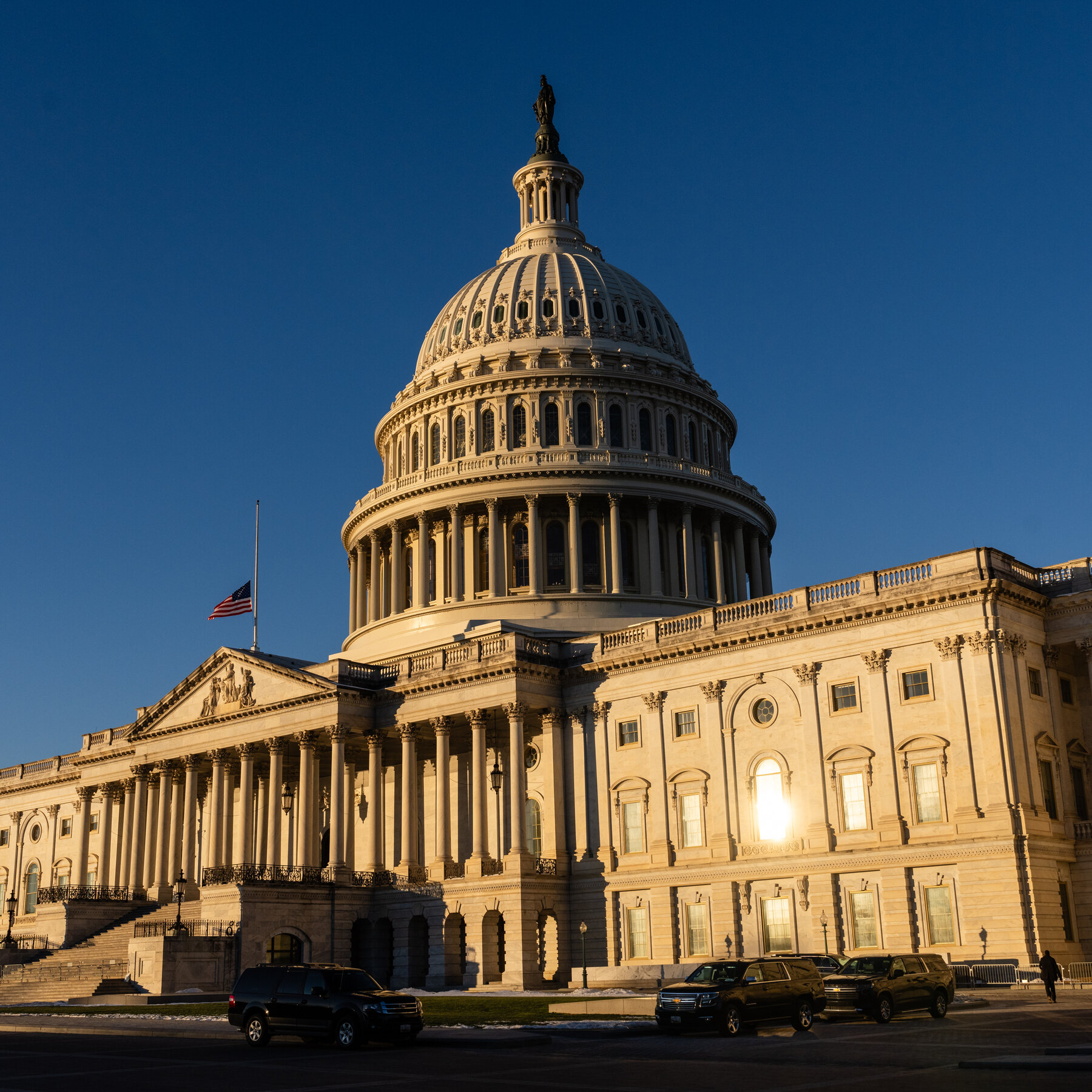  Speaker Orders Capitol Hill Flags Raised for Inauguration 