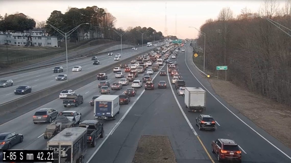  I-85 southbound crash causing extensive delays 