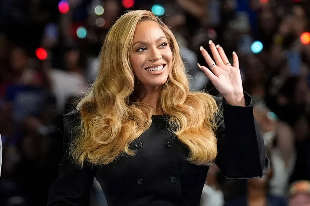  Beyoncé gives $2.5 million for wildfire relief as entertainers including Paris Hilton, Eva Longoria and more give too 