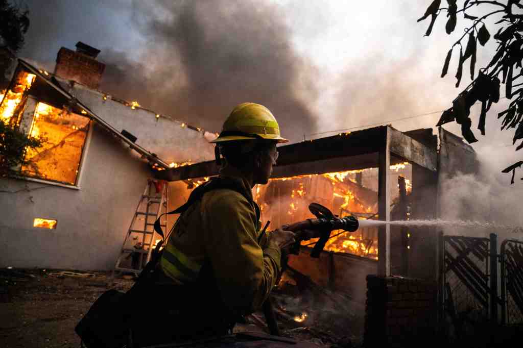  More than 50 Long Beach firefighters helping Palisades, Eaton blazes 