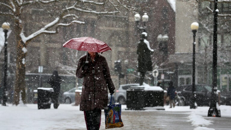  Here’s what Boston meteorologists are saying about snow heading into the holiday weekend 