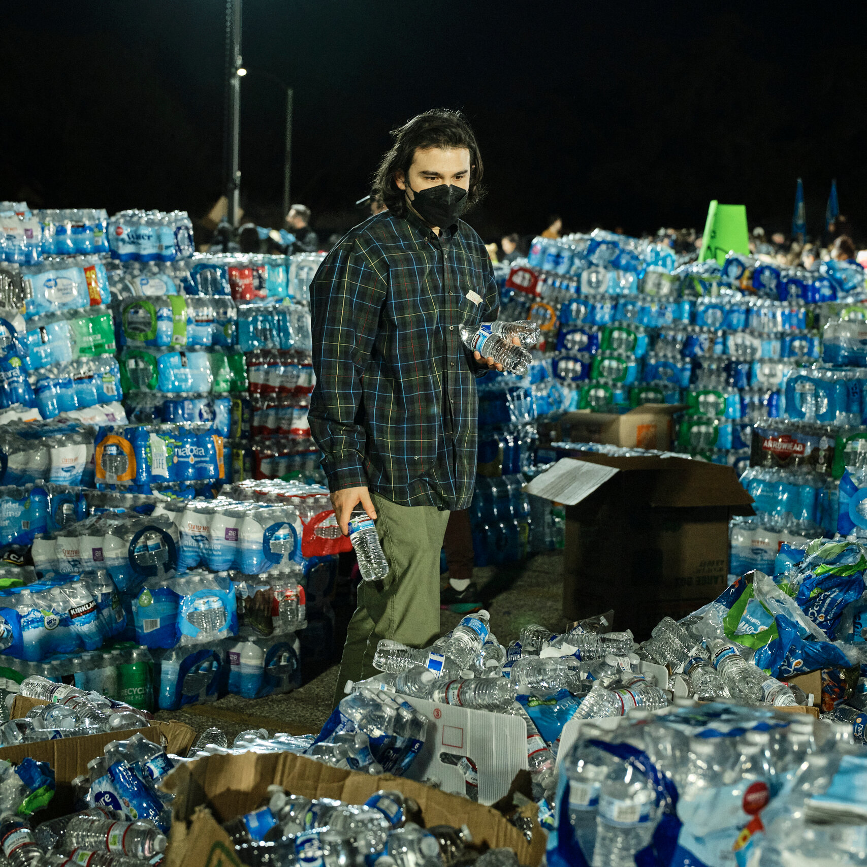  L.A. Officials Warn of Compromised Drinking Water in Fire-Ravaged Areas 