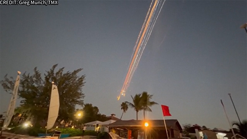  'Doesn’t look real': SpaceX Starship explosion sends debris streaking across sky, video shows 