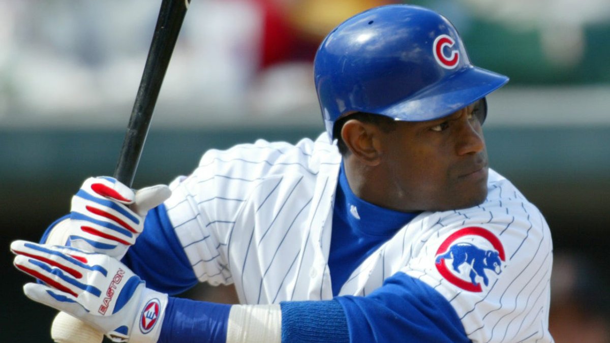  Sammy Sosa welcomed back in emotional moment at Cubs Convention 