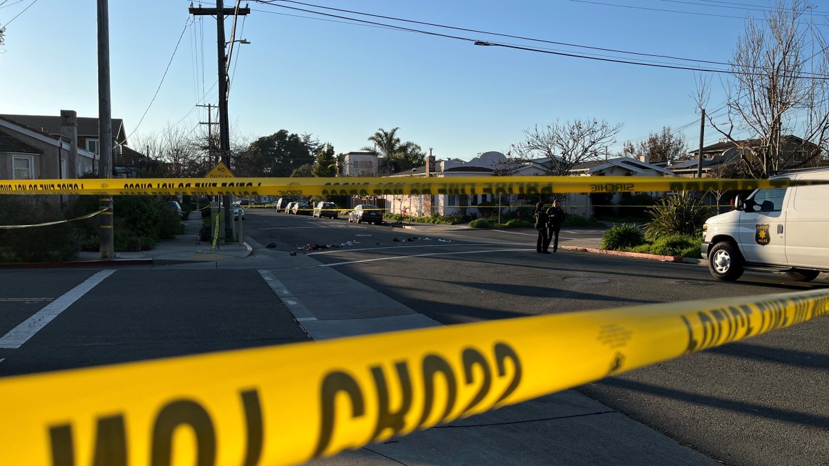  1 dead, 2 hurt in triple stabbing in Berkeley, police say 