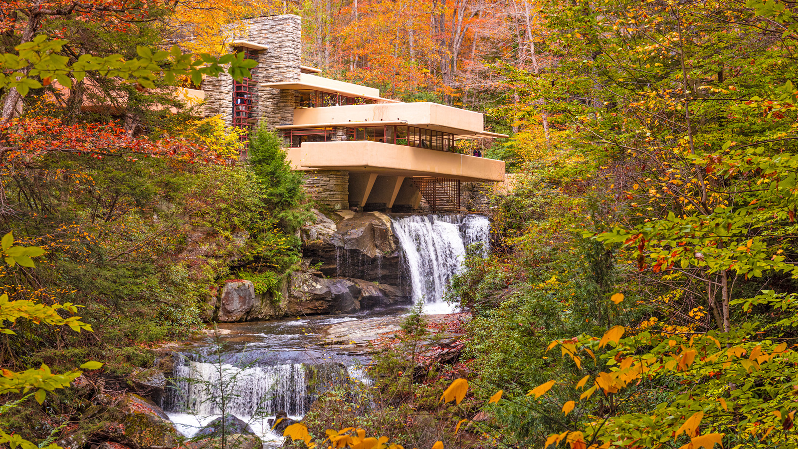   
																You'll Want To Stay In These 20 Homes That Were Designed By Iconic Architects 
															 