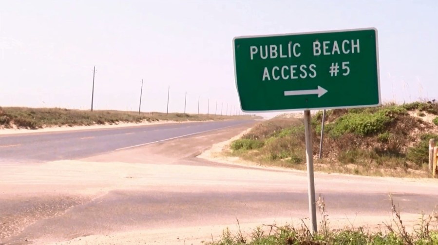  Cameron County Judge Eddie Treviño announces beach closures 