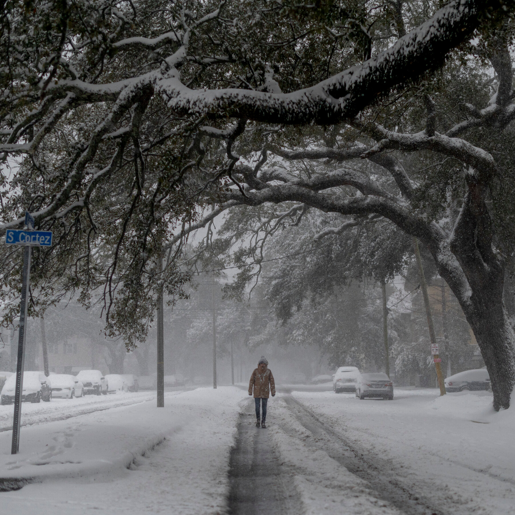  Louisiana Shuts 100-Mile Stretch of I-10 as Rare Snowstorm Hits Gulf Coast 