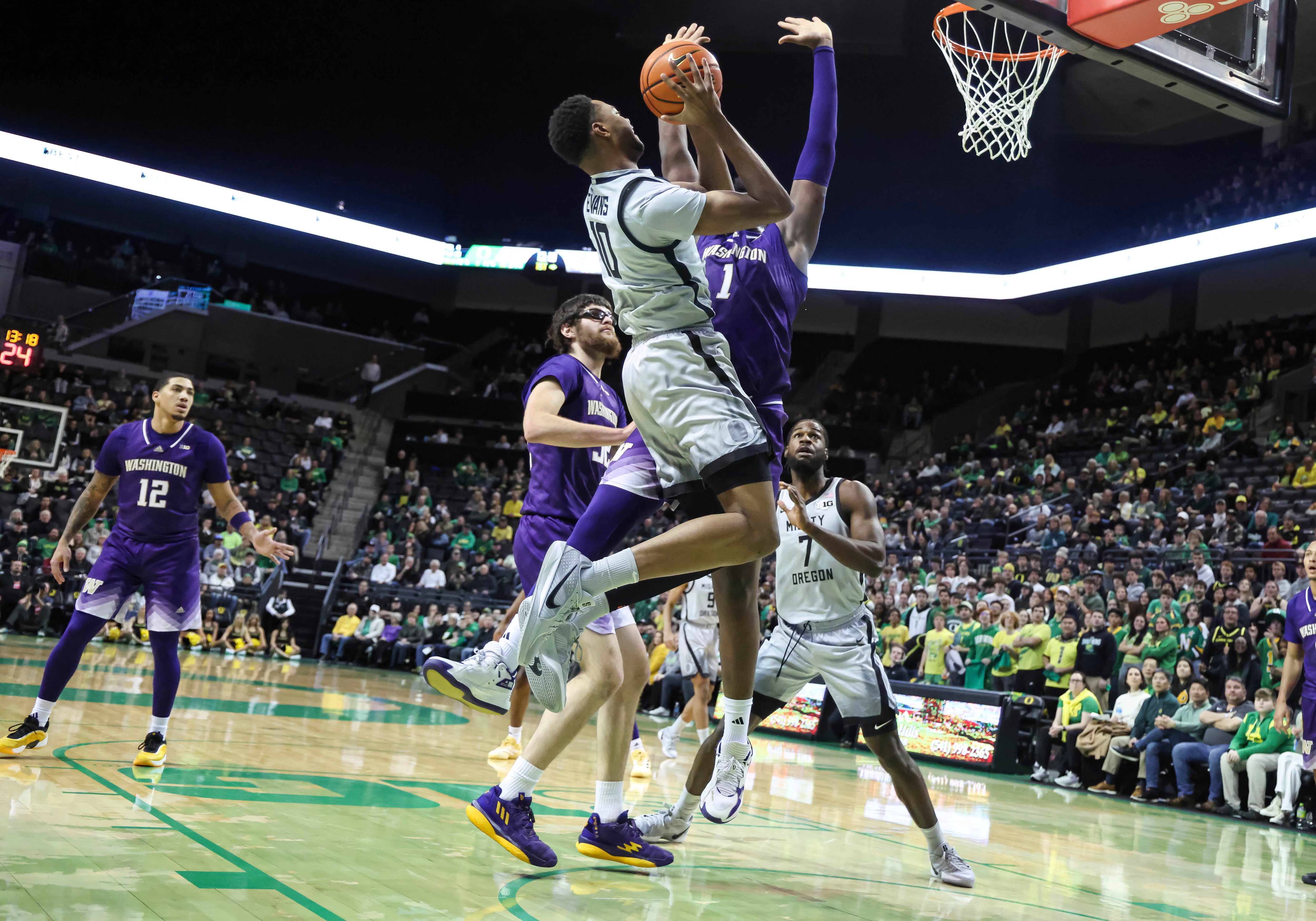  TJ Bamba tallies 21 as Oregon men’s basketball tops Washington 