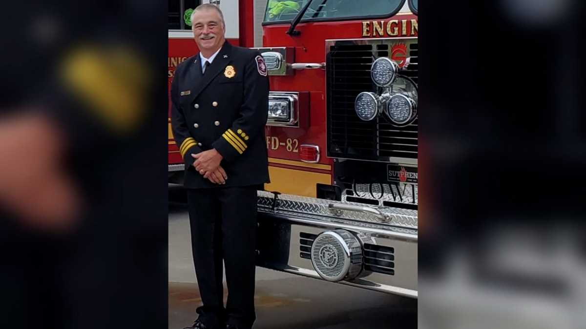  'Gentle soul': Fire chief killed while helping couple in Alabama mourned by department 