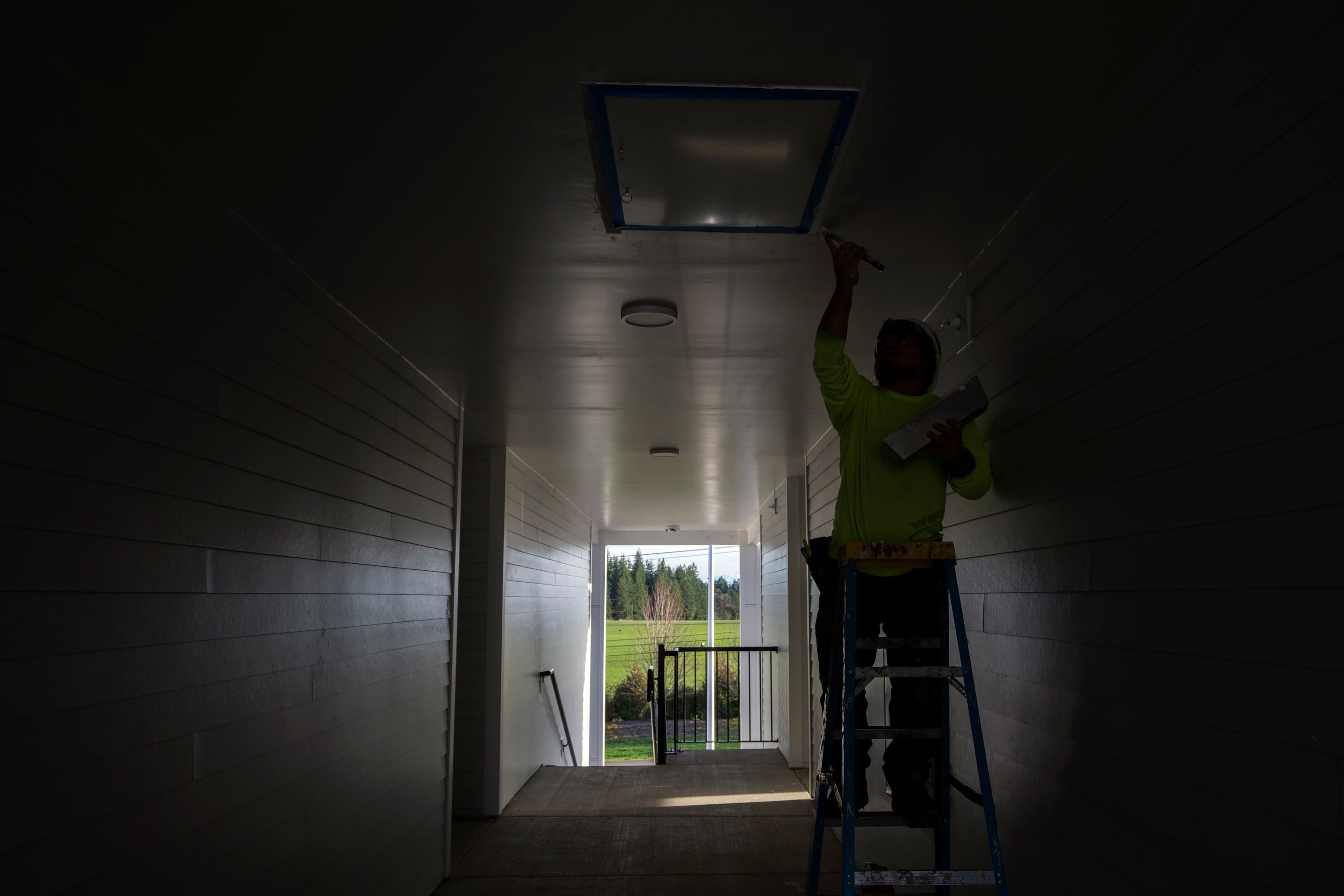  Oregon apartments need electrical components to open. They’re competing with data centers 