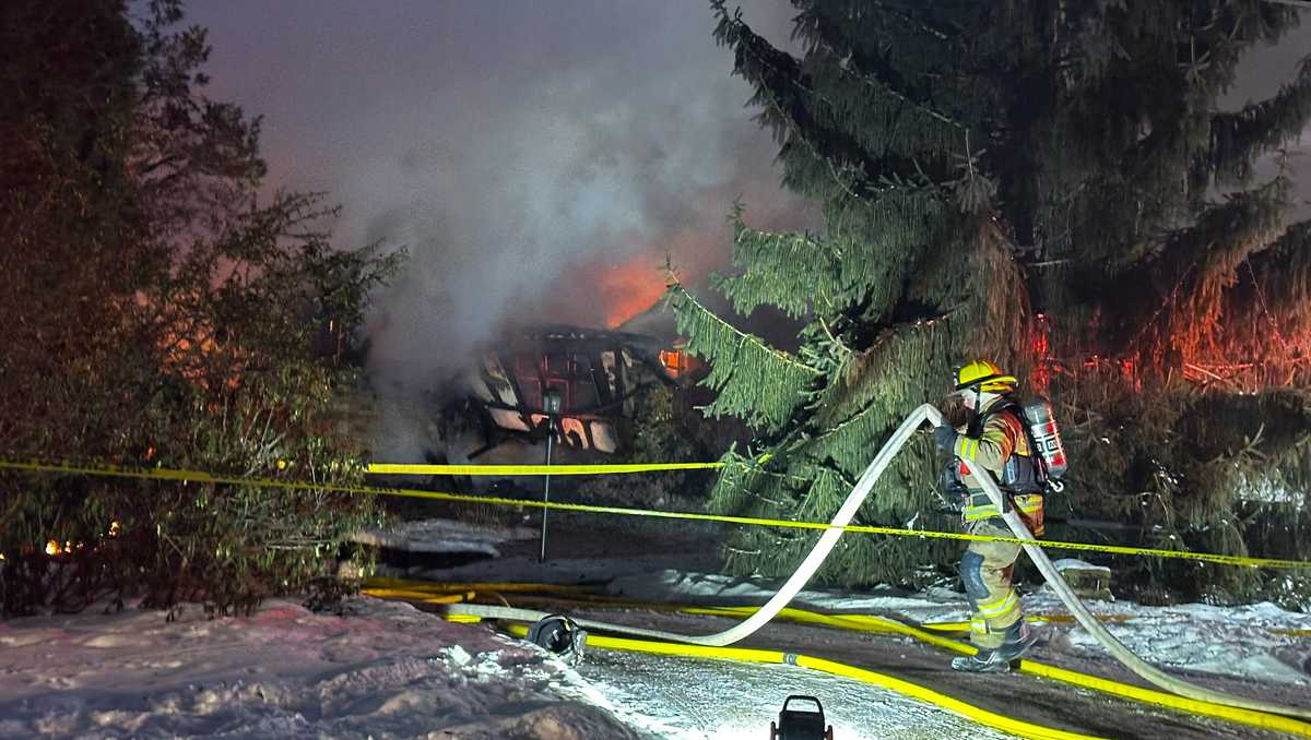  1 dead, 4 others including officers hurt during massive house fire in Upper St. Clair 