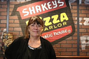  End of a pepperoni era: The Fairwood Shakey’s closes 