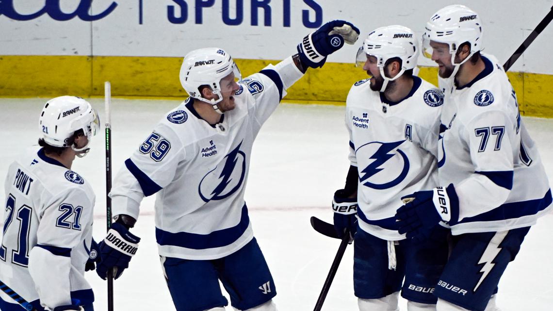  Kucherov scores in OT to give Lightning 4-3 win over Blackhawks 