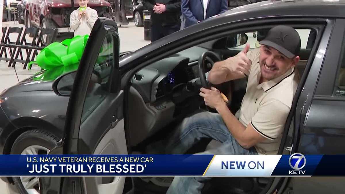  'Just truly blessed': US Navy veteran receives keys to new vehicle  